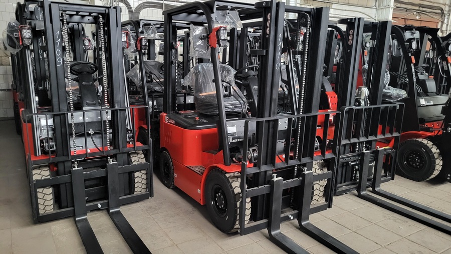 Тест-драйв складской техники на нашем складе в Долгопрудном