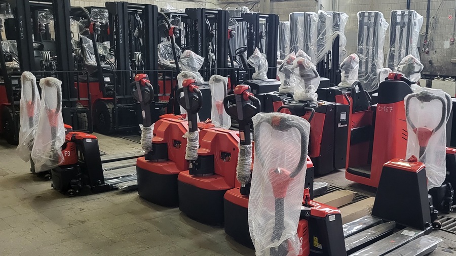 Тест-драйв складской техники на нашем складе в Долгопрудном