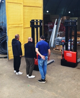 Тест-драйв складской техники на нашем складе в Долгопрудном